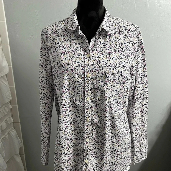 Banana Republic Tops - Banana Republic Classic fit top